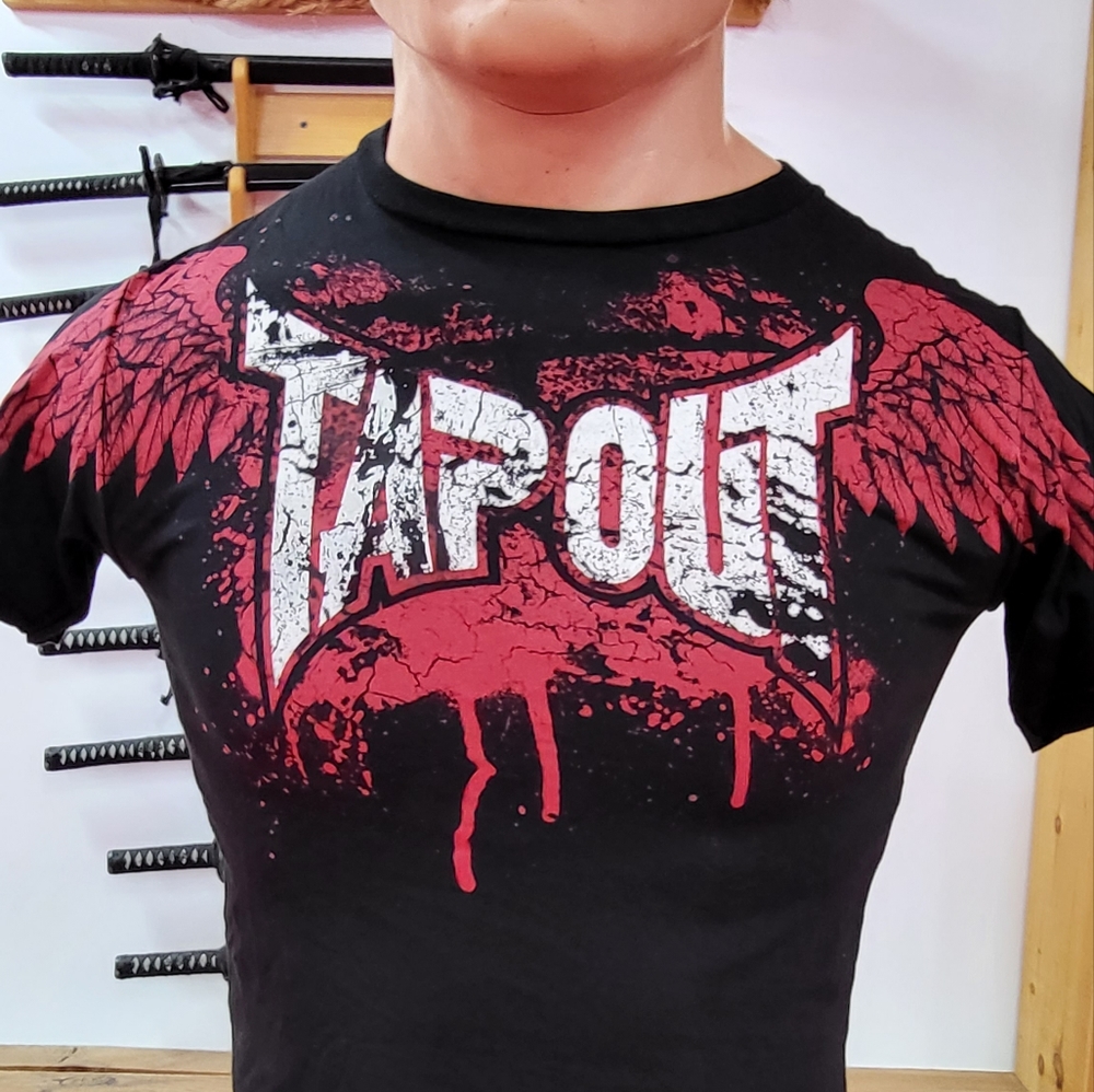 NWOT TapOut Winged Logo Size Small 100% Cotton